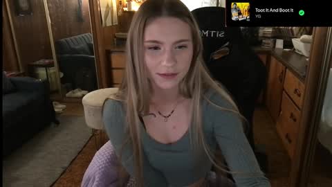 Snapshot of incognitoqueen chatting on 12/28/24, 07:55 Carter online show from 12/28/24, 07:55