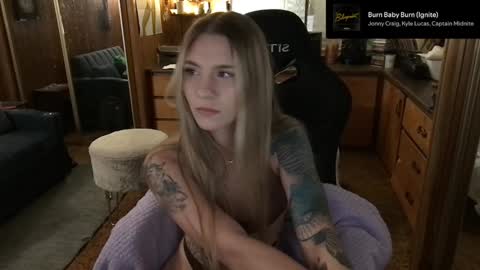 Snapshot of incognitoqueen chatting on 01/03/25, 10:52 Carter online show from 01/03/25, 10:52