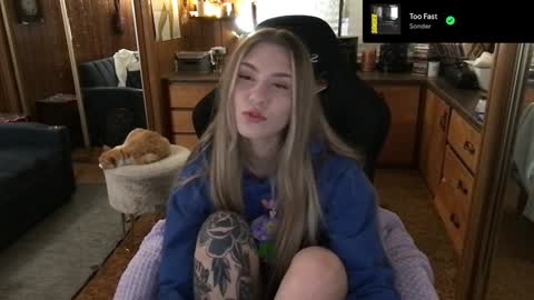 Snapshot of incognitoqueen chatting on 01/05/25, 04:25 Carter online show from 01/05/25, 04:25