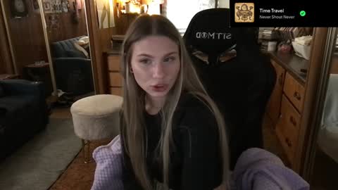 Snapshot of incognitoqueen chatting on 02/02/25, 07:41 Carter online show from 02/02/25, 07:41