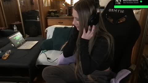 Snapshot of incognitoqueen chatting on 02/04/25, 07:18 Carter online show from 02/04/25, 07:18