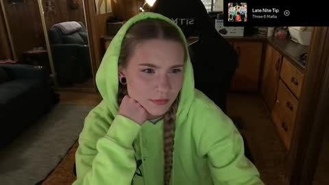 Snapshot of incognitoqueen chatting on 02/06/25, 04:42 Carter online show from 02/06/25, 04:42