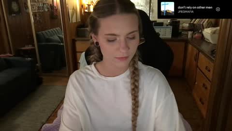 Snapshot of incognitoqueen chatting on 02/06/25, 07:45 Carter online show from 02/06/25, 07:45