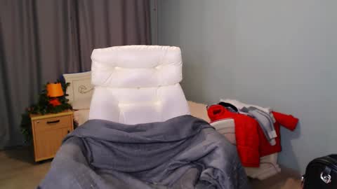 Snapshot of incredible_ariela chatting on 02/04/25, 02:53 incredible_ariela online show from 02/04/25, 02:53