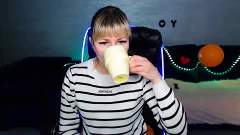 Snapshot of incredible_ariela chatting on 03/07/25, 10:35 incredible_ariela online show from 03/07/25, 10:35