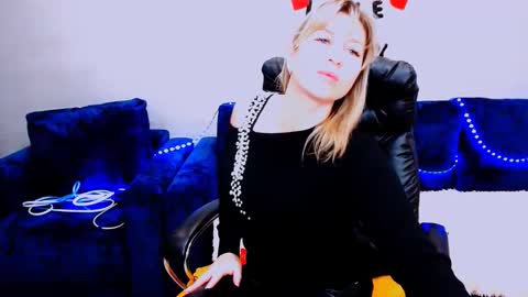 Snapshot of incredible_ariela chatting on 09/27/25, 09:25 incredible_ariela online show from 09/27/25, 09:25