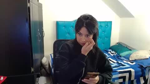 Snapshot of incubus_couple1 chatting on 12/24/24, 10:33 incubus_couple1 online show from 12/24/24, 10:33