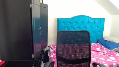 Snapshot of incubus_couple1 chatting on 01/05/25, 01:13 incubus_couple1 online show from 01/05/25, 01:13