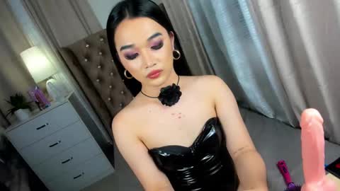 indestructabletrixie online show from 12/22/24, 03:44