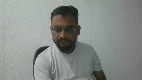 Snapshot of indian1433 chatting on 11/27/25, 04:25 indian1433 online show from 11/27/25, 04:25