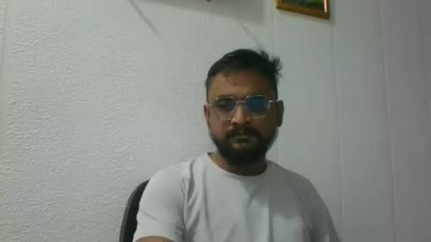 Snapshot of indian1433 chatting on 12/01/25, 04:17 indian1433 online show from 12/01/25, 04:17