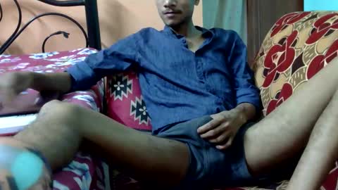 Snapshot of indian_bengali_boy chatting on 10/25/25, 07:30 Suman Leo online show from 10/25/25, 07:30