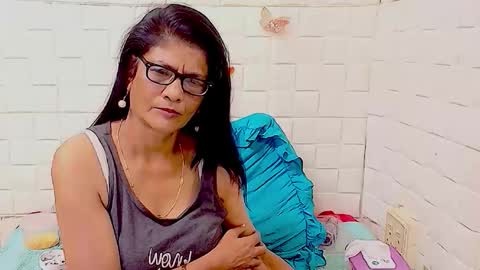 Snapshot of indianallure chatting on 04/01/26, 01:41 Femiez online show from 04/01/26, 01:41