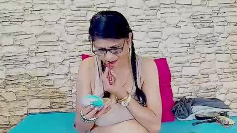 Snapshot of indianallure chatting on 04/30/26, 07:04 Femiez online show from 04/30/26, 07:04