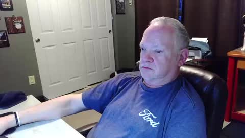 Snapshot of indianapapa chatting on 11/17/25, 12:11 Papa online show from 11/17/25, 12:11