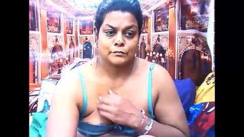 Snapshot of indiancherrypie chatting on 12/19/25, 06:53 indiancherrypie online show from 12/19/25, 06:53