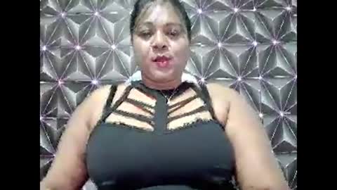 Snapshot of indiandelia chatting on 11/01/25, 04:20 indiandelia online show from 11/01/25, 04:20