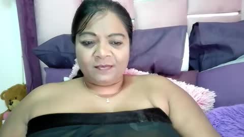 Snapshot of indiandelia chatting on 11/04/25, 03:49 indiandelia online show from 11/04/25, 03:49