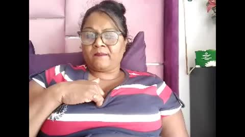 Snapshot of indiandelia chatting on 11/18/25, 09:03 indiandelia online show from 11/18/25, 09:03