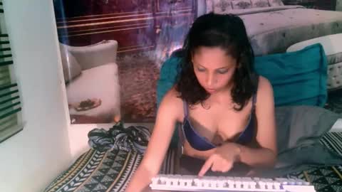 Snapshot of indiandior69 chatting on 01/15/25, 12:15 Jade online show from 01/15/25, 12:15