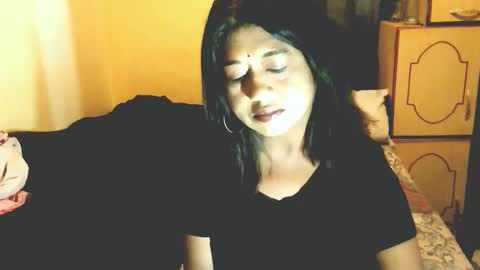 Snapshot of indianpleasures21 chatting on 03/27/26, 07:47 indianpleasures21 online show from 03/27/26, 07:47