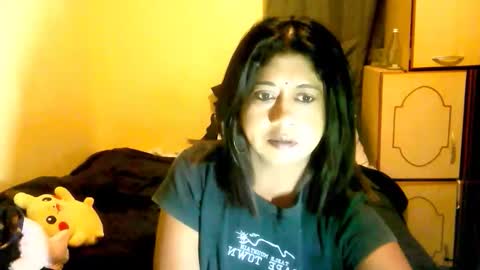 Snapshot of indianpleasures21 chatting on 04/18/26, 01:42 indianpleasures21 online show from 04/18/26, 01:42