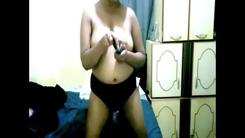 Snapshot of indianpleasures21 chatting on 06/06/26, 11:42 indianpleasures21 online show from 06/06/26, 11:42