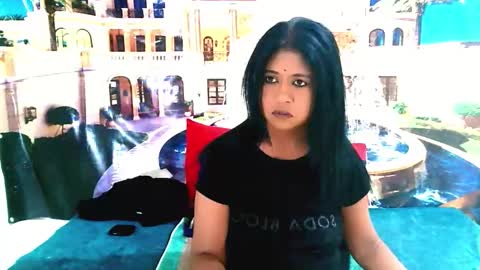 Mika online show from 11/14/25, 06:39