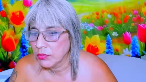 Snapshot of indianroxy27 chatting on 06/17/26, 10:10 indianroxy27 online show from 06/17/26, 10:10