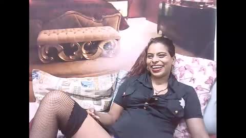 indiansexyass4u2luv online show from 01/15/25, 12:41