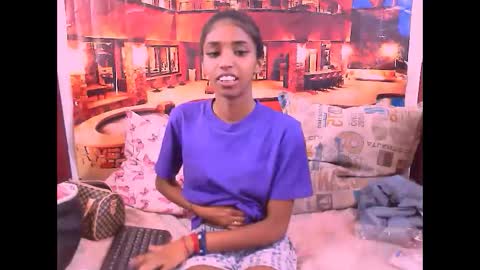 indiansexyslender4u2luv online show from 01/24/25, 09:06