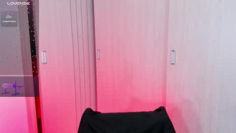 Snapshot of indie_78 chatting on 03/02/25, 10:05 Hey  Im Indie follow me on my instagram  online show from 03/02/25, 10:05