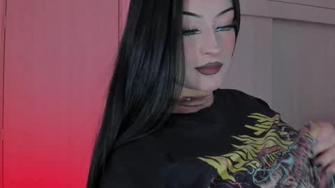 Snapshot of indie_78 chatting on 09/26/25, 07:07 Hey  Im Indie follow me on my instagram  online show from 09/26/25, 07:07