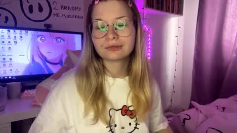 Snapshot of indiraclouden chatting on 10/19/25, 06:25 Yuki online show from 10/19/25, 06:25