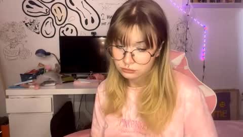 Snapshot of indiraclouden chatting on 10/23/25, 06:56 Yuki online show from 10/23/25, 06:56