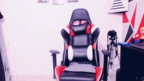 Snapshot of indomitablebeast chatting on 12/20/24, 07:01 matias online show from 12/20/24, 07:01