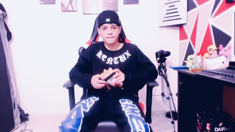 Snapshot of indomitablebeast chatting on 02/07/25, 04:37 matias online show from 02/07/25, 04:37