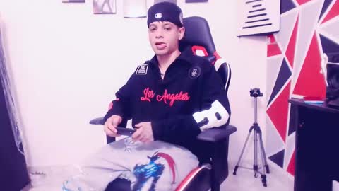 Snapshot of indomitablebeast chatting on 09/23/25, 04:48 matias online show from 09/23/25, 04:48