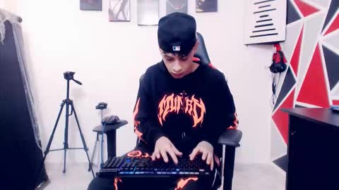 Snapshot of indomitablebeast chatting on 11/15/25, 03:52 matias online show from 11/15/25, 03:52