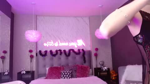 Snapshot of indy_moore chatting on 11/09/25, 01:20 INDY online show from 11/09/25, 01:20