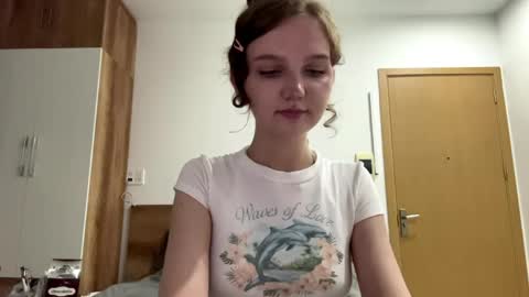 Snapshot of inellheinen chatting on 05/14/26, 04:25 Viola online show from 05/14/26, 04:25