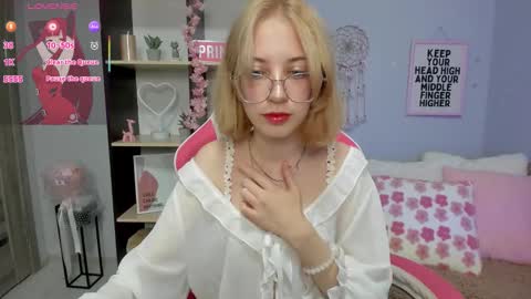 Mia online show from 09/17/25, 07:10