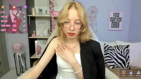 Mia online show from 10/09/25, 02:48