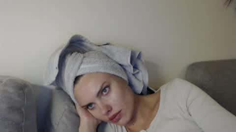 Snapshot of infinitiq45 chatting on 12/04/24, 10:19 Sweet girl online show from 12/04/24, 10:19