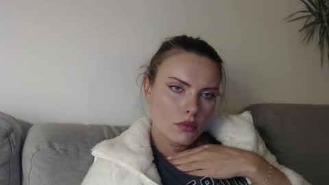 Snapshot of infinitiq45 chatting on 12/22/24, 10:36 Sweet girl online show from 12/22/24, 10:36