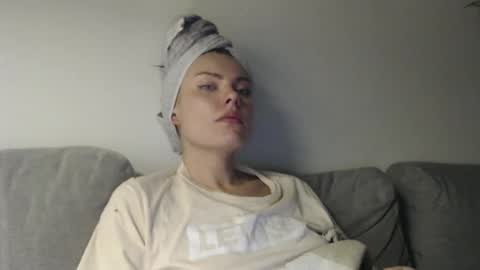 Snapshot of infinitiq45 chatting on 02/12/25, 10:26 Sweet girl online show from 02/12/25, 10:26