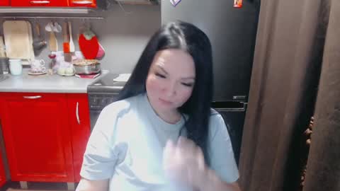 Snapshot of infinity_loveliness chatting on 12/15/24, 06:51 Infinity online show from 12/15/24, 06:51