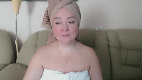 Snapshot of infinity_loveliness chatting on 09/17/25, 05:42 Infinity online show from 09/17/25, 05:42