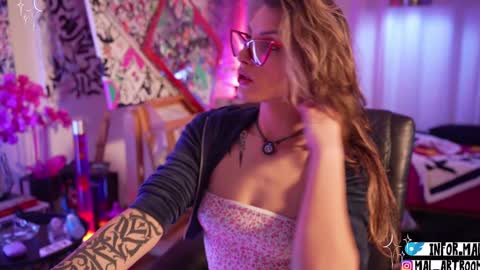 Snapshot of informal_ chatting on 01/21/25, 02:33 MAL ---  online show from 01/21/25, 02:33