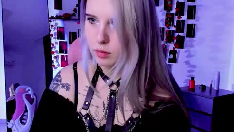 Snapshot of ingannamorte18 chatting on 10/16/25, 04:19 Roki online show from 10/16/25, 04:19